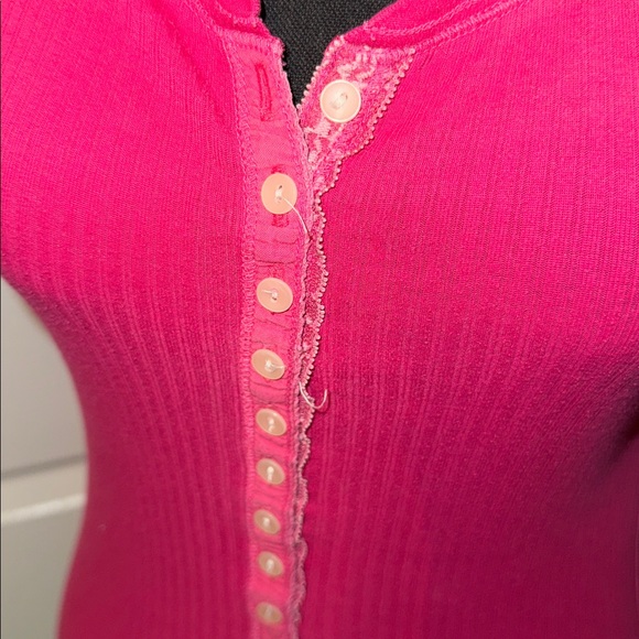 🖤HOLLISTER VINTAGE PINK HENLEY RIBBED TOP SIZE S🖤 - Picture 3 of 8